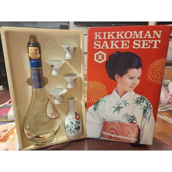 Vtg Kikkoman Sake Set w/empty sake bottle in Box - Picture 1 of 9